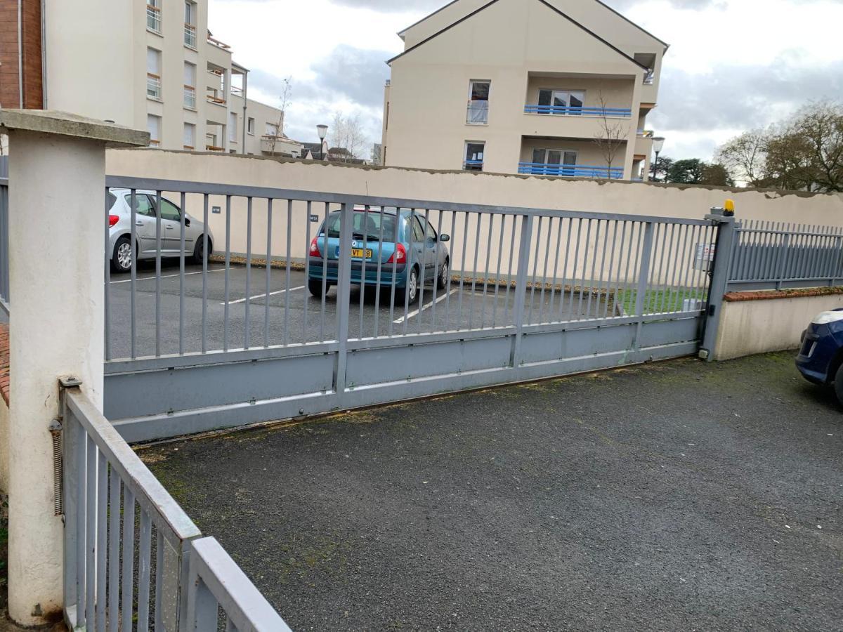 オルレアンLe Micy - Joli T2 + Parkingアパートメント エクステリア 写真